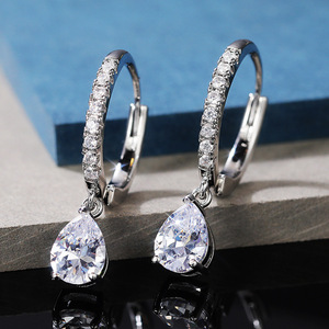 Eleganti Orecchini a Goccia a Forma di Pera per Donne, Gioielli per Orecchie alla Moda con Brillanti Cristalli - Product Image 2