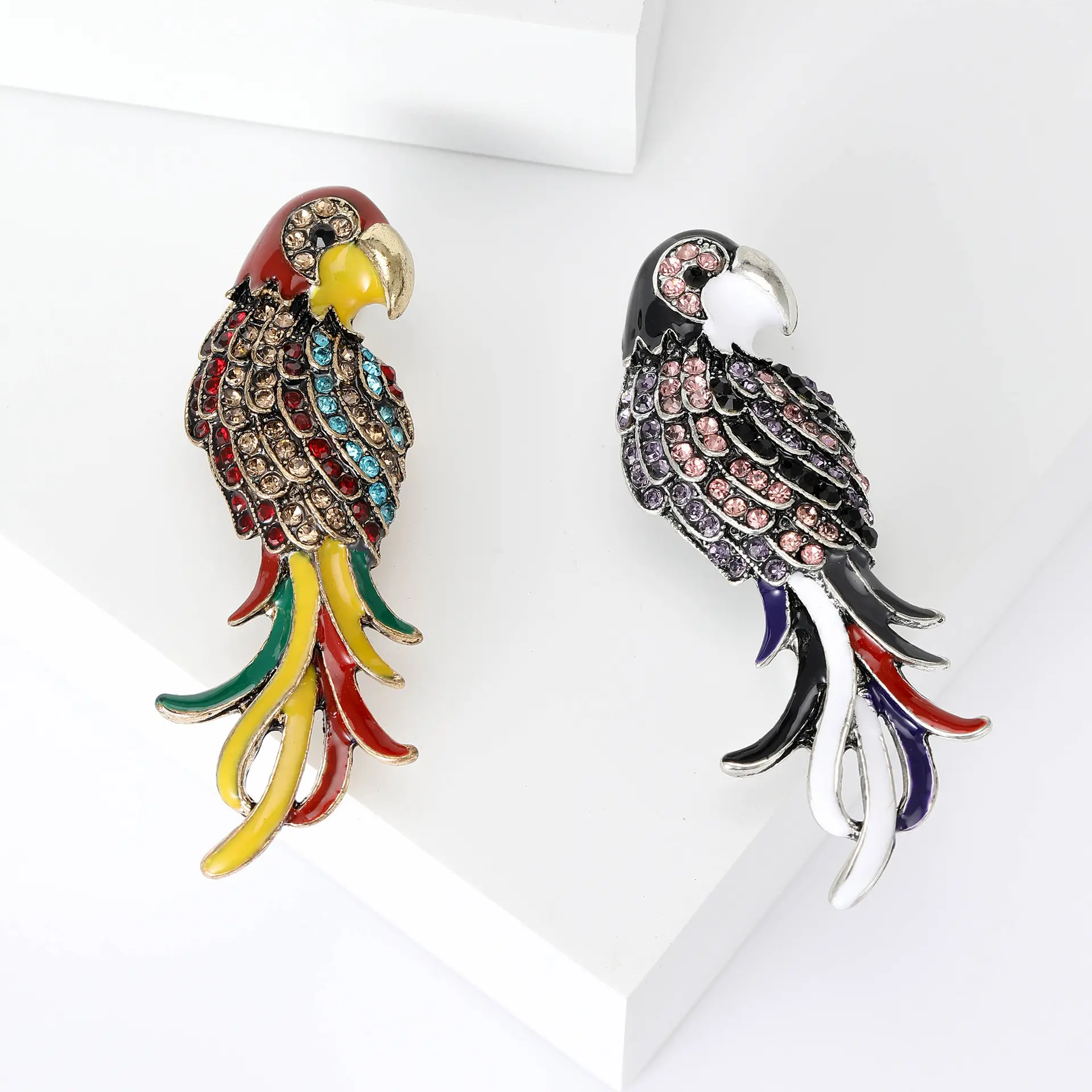 Модная креативная брошь для попугая со стразами