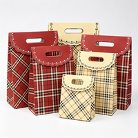 Sac cadeau écologique en papier écossais à carreaux avec poignée découpée sur mesure et dentelle festonnée pour mariage, vente en gros