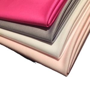 Tessuto di seta di latte spazzolato elastico Premium 135gsm per cuscini e indumenti copridivano - Product Image 1