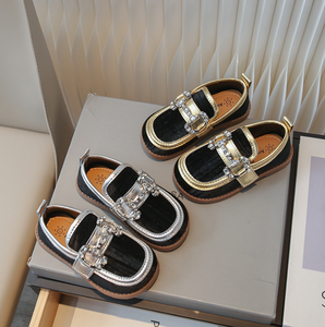 Nouvelles chaussures bateau décontractées en velours côtelé pour enfants, garçons et filles, avec détails métalliques, style mocassins souples - Product Image 3