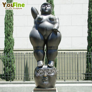 Sculpture en bronze Botero célèbre, représentant une femme corpulente et un cygne, pour l'extérieur, à vendre - Product Image 3