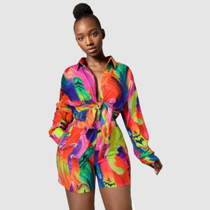 Conjunto de 2 Piezas de Moda Africana: Camisa Irregular con Estampado Tie Dye y Pantalones Cortos con Cintura Elástica - Product Image 1