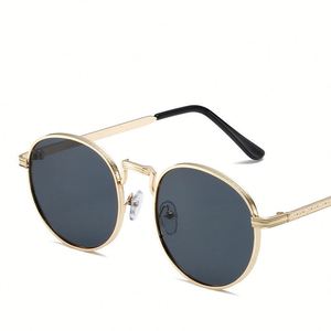 แว่นกันแดดทรงรีโลหะผสมสไตล์เรโทรแฟชั่นปี 2024 พร้อมโลโก้สั่งทำพิเศษ ป้องกันรังสียูวี 400 เลนส์ไล่เฉดสี สำหรับผู้ชายและผู้หญิง - Product Image 6