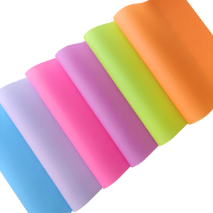 Commercio all'ingrosso tessuto morbido 0.5mm <span class=keywords><strong>di</strong></span> colore solido gelatina <span class=keywords><strong>di</strong></span> cuoio sintetico in vinile impermeabile per il trucco borsa arco e <span class=keywords><strong>produzione</strong></span> artigianale - Product Image 5