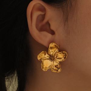 Vintage 18K PVD chapado en oro declaración joyería antialérgica perla Floral Stud <span class=keywords><strong>pendientes</strong></span> mujeres Acero inoxidable gran flor <span class=keywords><strong>pendientes</strong></span> - Product Image 6