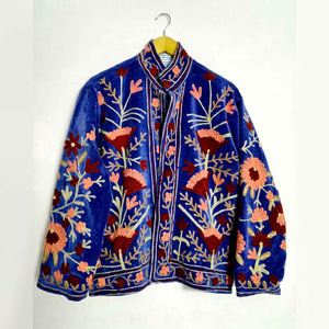 Veste en velours bleu royal brodée à la main, style vintage Suzani, vêtement d'extérieur bohème chic, blazer brodé à la main avec des motifs floraux - Product Image 1