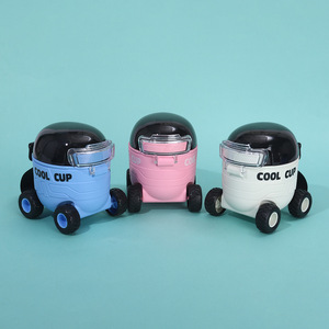 Nuevo Vaso de Plástico Creativo con Diseño de Coche Espacial de Dibujos Animados para Niños, Tapa Rebotable Portátil para Exteriores, Tubo de Succión, Cordón y Botella de Agua para Beber Directo - Product Image 3