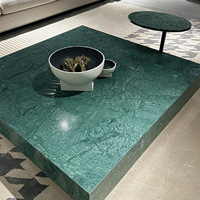 Table basse sur mesure en pierre verte indienne polie et en marbre mosaïque, grande dalle, pour villa, salon intérieur