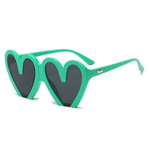 Wholesale Women's Designer <b>Sunglasses</b> Luxury Famous Brands New Heart Shape Glasses in <b>Blue</b> White Red Yellow Frames - Product Image 6