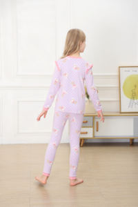 Vente en gros de vêtements de nuit à manches longues Ensemble 2 pièces en coton imprimé Vêtements pour bébés garçons et filles Pyjamas pour enfants - Product Image 5