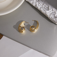 Boucles d'oreilles abstraites en acier inoxydable plaqué or, design sculptural, art contemporain, étanches, hypoallergéniques, vente en gros
