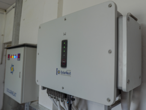 Onduleur solaire hors réseau <span class=keywords><strong>GoodWe</strong></span> 100 kW pour systèmes énergétiques commerciaux avec un support hors réseau fiable et une intégration de kit solaire - Product Image 2