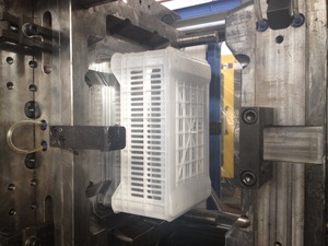 Machine d'injection plastique rapide 550t 5500kn pour la fabrication de boîtes de rangement, caisses à fruits et légumes OST-5500 - Product Image 5