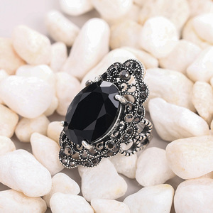 Anello con Design in Pizzo Floreale Stile Barocco Vintage per Donne - Product Image 6