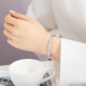 Offre Spéciale Fashion 18K Gold Diamond Bracelet en acier inoxydable Bracelet pour femmes hommes - Product Image 6