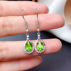 Eleganti Orecchini a Goccia Verdi a Forma di Pera per Donne, Accessori per Orecchie Lunghi per Uso Quotidiano - Product Image 6