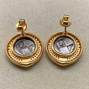 Boucles d'oreilles élégantes pour femmes en argent 925 plaqué or 18 carats avec breloques lion en moissanite, préservation de la couleur, accessoires classiques vintage - Product Image 4