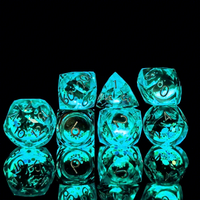 Lot de 7 dés polyédriques en résine personnalisés, phosphorescents, multicouches, à bords tranchants, multicolores pour jeux de table DND RPG