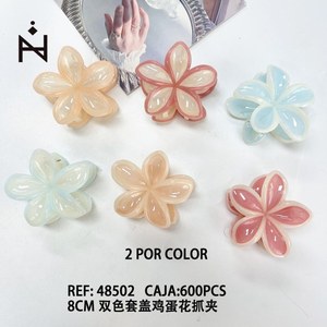 Fermaglio per capelli a forma di fiore di frangipani bicolore da 8 cm per donna, 2 pezzi per colore - Product Image 1