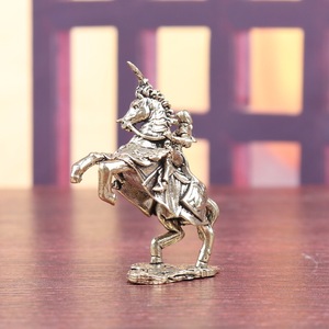1 pièce, petite figurine artisanale en laiton, motif <span class=keywords><strong>Chevalier</strong></span> et Cheval, pour bureau, salon, meuble à vin, décoration de bureau, figurine de thé ou décoration de voiture - Product Image 1