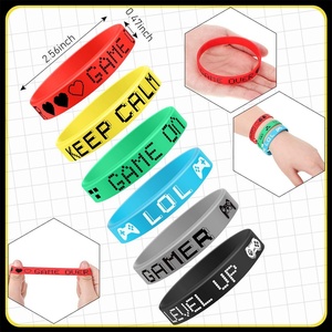 สายรัดข้อมือซิลิโคนลายฟุตบอลราคาประหยัดจาก Youmigift ของที่ระลึกงานปาร์ตี้ฟุตบอล สายรัดข้อมือยางสำหรับกิจกรรมต่างๆ พร้อมโลโก้ที่ปรับแต่งได้ - Product Image 2