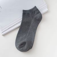 Vente en gros de chaussettes bon marché avec logo personnalisé de marques célèbres de créateurs de haute qualité Chaussettes de sport en coton de couleur personnalisée
