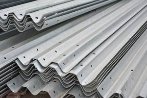 Barrières de sécurité routière et garde-corps en vente chaude, galvanisés à chaud, matériau SS400, couleur argent, normes JIS/ASTM pour la sécurité routière - Product Image 6