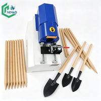 Machine à confectionner des pointes de bâtons en bois pour manches de pelle et de houe