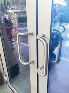 Telaio per <span class=keywords><strong>Porta</strong></span> Commerciale a Battente in Alluminio e Vetro, <span class=keywords><strong>Porta</strong></span> Esterna di Alta Qualità Resistente agli Urti per Negozi - Product Image 6