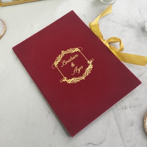 Folio d'invitation <span class=keywords><strong>de</strong></span> mariage en velours bordeaux, luxe personnalisé, cadeau <span class=keywords><strong>de</strong></span> mariage pour inviter, ensemble avec <span class=keywords><strong>miroir</strong></span> en acrylique doré et enveloppe - Product Image 5