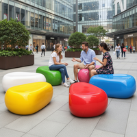 Chaise longue et banc en fibre de verre modernes pour espaces publics extérieurs – Sièges durables pour centres commerciaux et écoles