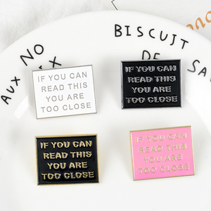 Amusant émail broche trop proche Badge broche noir blanc rose conseil épinglette Denim jean chemise sac dessin animé bijoux cadeau pour les amis - Product Image 4