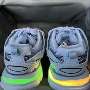 Chaussures de sport LED Track 3.0 pour femmes, chaussures de course de haute qualité, style décontracté pour la marche, chaussures de sport en cuir véritable pour hommes - Product Image 3