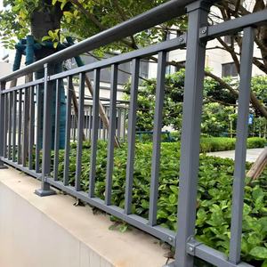 Barandilla de Balcón Moderna de Tubo Galvanizado con Recubrimiento en Polvo, Panel Decorativo Cortado con Láser, Sistema de Pasamanos para Escaleras Exteriores con Anticorrosión - Product Image 1