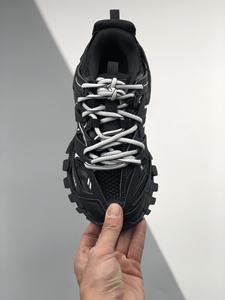 รองเท้าผ้าใบดรอปชิป ของแท้ แบรนด์หรู สไตล์เรโทร แฟชั่นอินเทรนด์ รุ่นดัง Track 3.0 ไฟ LED ดีไซน์เนอร์ พื้นรองเท้าถักตาข่าย พื้นรองเท้ายาง - Product Image 2