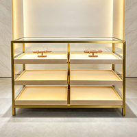 Meubles de magasin de détail sur mesure de luxe, comptoir d'exposition en verre trempé éclairé par LED pour les boutiques de centres commerciaux