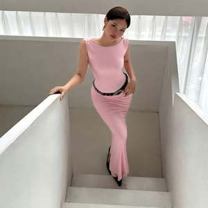 <span class=keywords><strong>Bon</strong></span> <span class=keywords><strong>prix</strong></span> pour une robe moulante à bretelles et ourlet <span class=keywords><strong>plissé</strong></span> pour femmes - Product Image 4