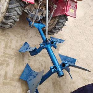 Petit monocylindre agricole à quatre roues motrices 130,135 barres manuelles de grille de miroir, changement latéral de courroie de charrue retourné à la main - Product Image 5