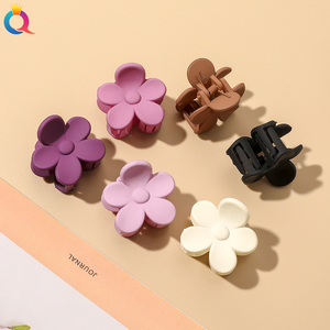 QIYUE <span class=keywords><strong>Pince</strong></span> à <span class=keywords><strong>cheveux</strong></span> pour femmes de <span class=keywords><strong>petite</strong></span> taille en forme de fleur en plastique mat <span class=keywords><strong>crabe</strong></span>-Accessoires pour <span class=keywords><strong>cheveux</strong></span> en gros - Product Image 5
