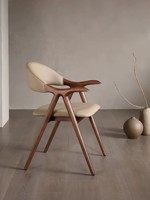 Chaise de salle à manger en bois de frêne massif de style nordique italien avec accoudoirs et dossier en cuir pour la maison et les restaurants
