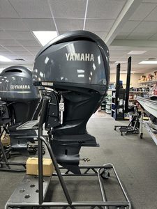 Nouveau Moteur Hors-Bord Marin Puissant à Essence 4 Temps 4 Cylindres Refroidi par Eau F250XCB Portable Compatible avec les Bateaux - Product Image 2