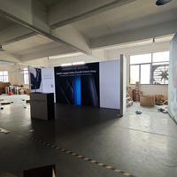 Stand d'exposition logistique aérospatiale mondiale, boîte à lumière LED rétroéclairée en tissu SEG modulaire pour salon professionnel de la technologie aéronautique