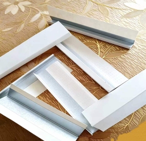 Protection d'angle en papier métallisé à prix direct usine, protection de bord anti-collision à 90 degrés - Product Image 1