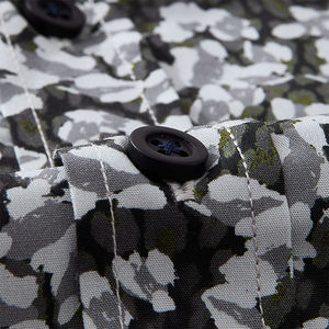 เสื้อเชิ้ตผู้ชายแขนยาวผ้าฝ้าย 100% ปกพับติดกระดุมแถวเดียว สไตล์ลำลอง รับสกรีนโลโก้ พิมพ์ลายดิจิทัล - Product Image 3