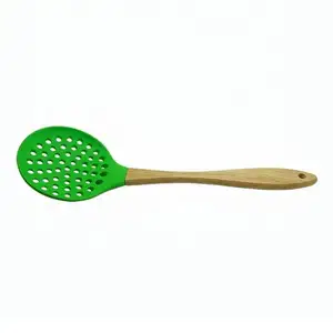 UJ-SI058A Durable Silicone Skimmer with Wooden Handle