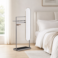 Armoire de luxe en acier inoxydable brossé avec miroir pleine longueur, base en marbre et revêtement en cuir de selle