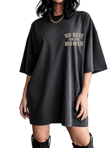 T-shirt da donna oversize a maniche corte, vestibilità comoda, con stampa 'No Rest For The Women', 100% cotone, girocollo, in jersey. - Product Image 1