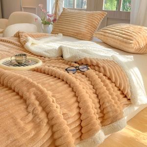 ผ้าห่มขนแกะสีแสดเข้มนุ่มสบายสำหรับโซฟาในฤดูหนาว - Product Image 2