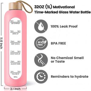 Botella de Agua de Vidrio de Borosilicato Personalizada de 32 Oz con Marcadores de Tiempo, Libre de BPA, a Prueba de Fugas, con Funda de Silicona y Tapa de Bambú - Product Image 3